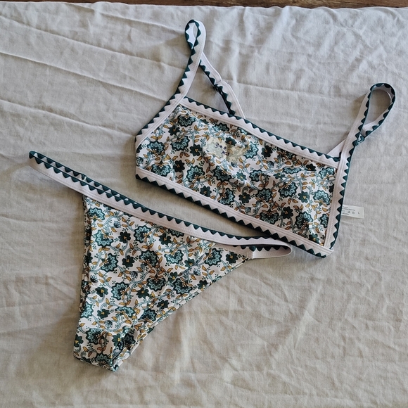 Other - Ladies Large Floral Cutesy Beachy Mermaidcore Strappy Bikini